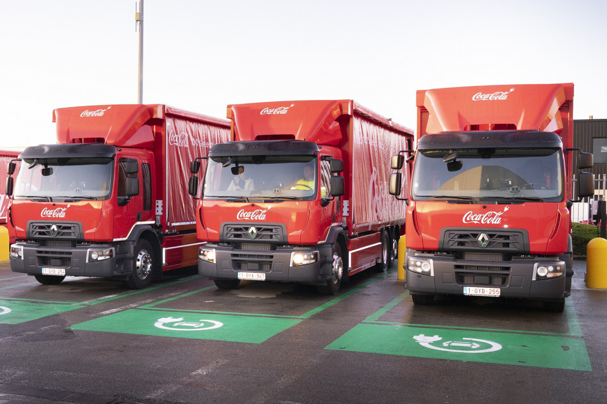 Holidays are coming and so are electric CocaCola trucks Move Electric